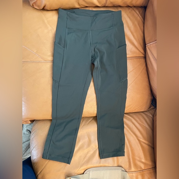 Lululemon like new workout - Picture 2 of 6